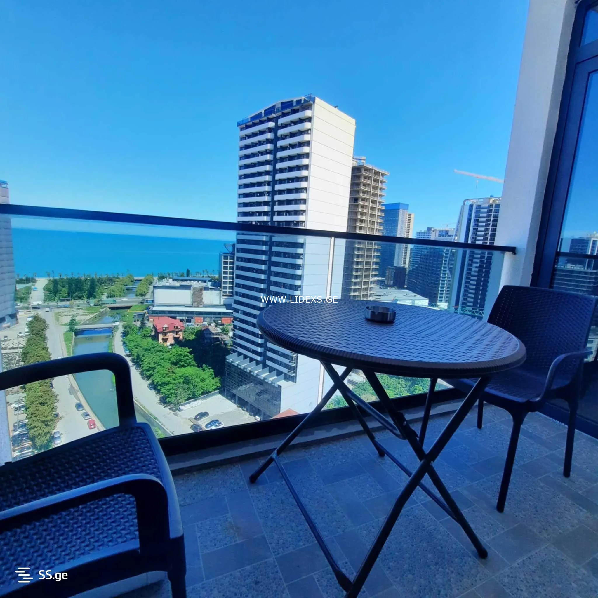 ქირავდება დღიურად 4-ოთახიანი ბინა თბილისში