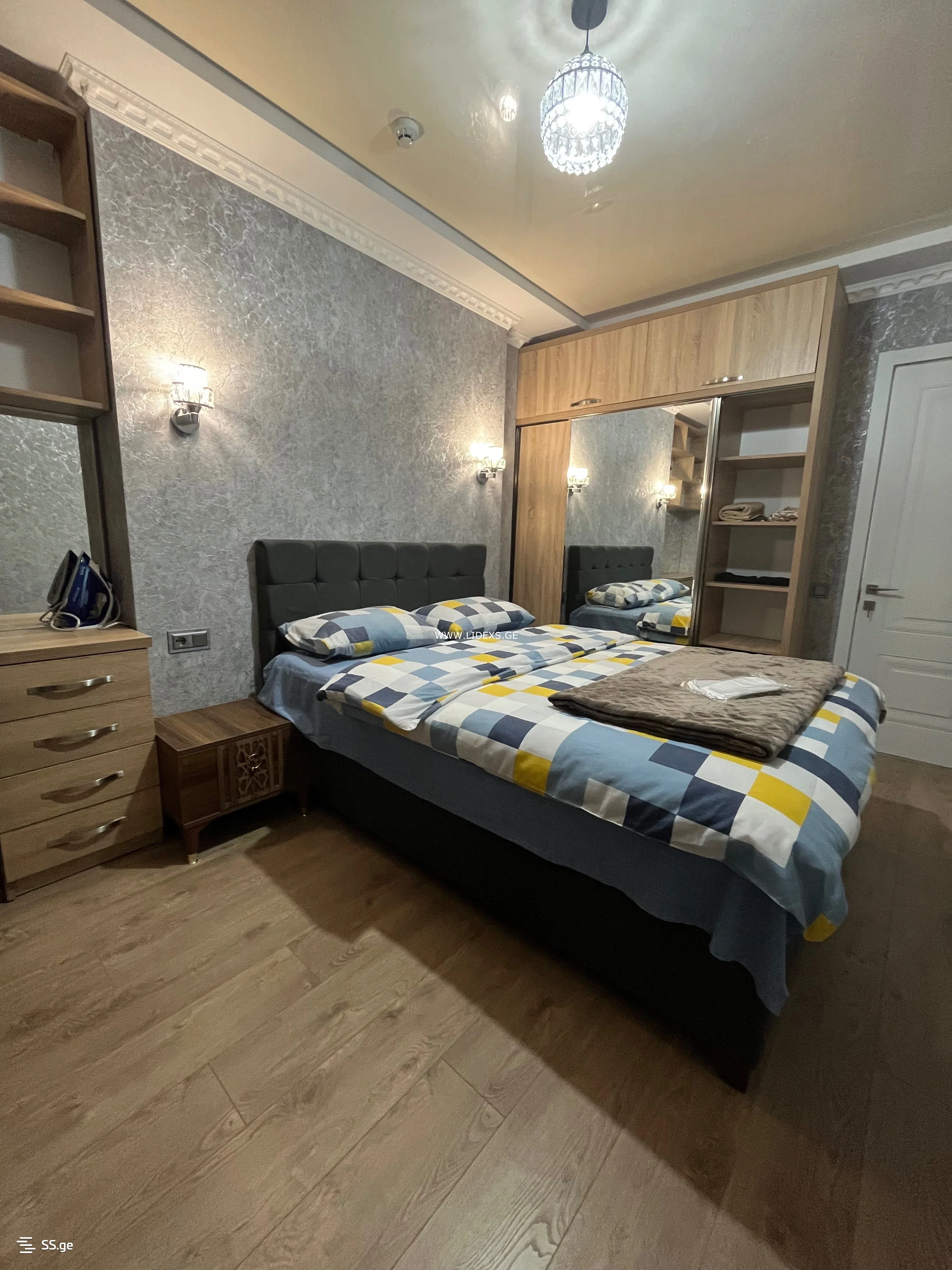 ქირავდება დღიურად 4-ოთახიანი ბინა თბილისში